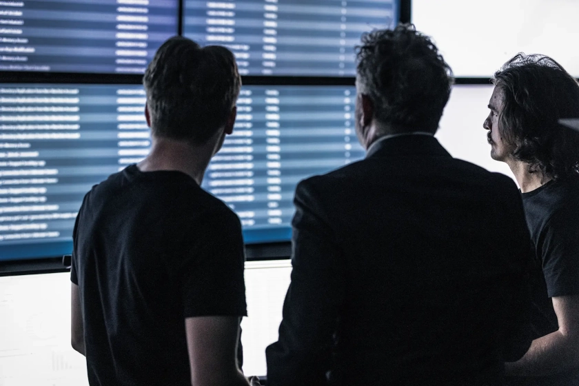 Brainstorming vor Monitorwand im SOC