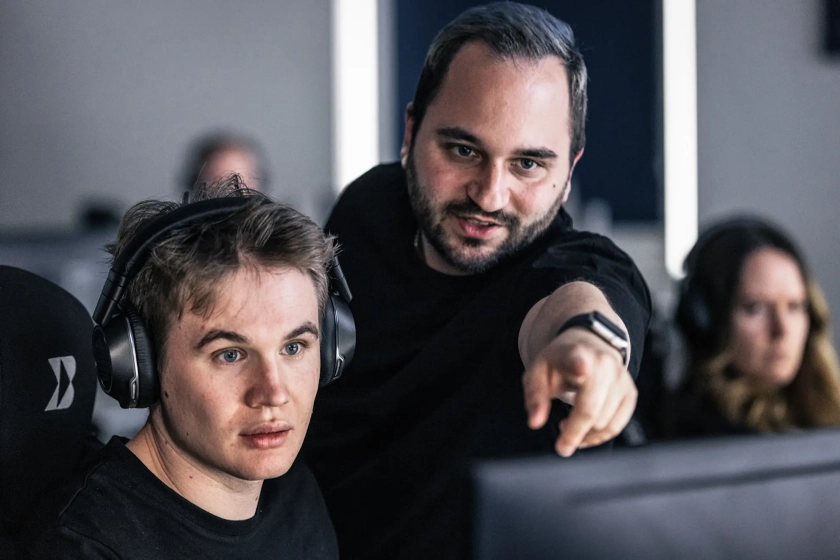 Brainstorming vor Monitor